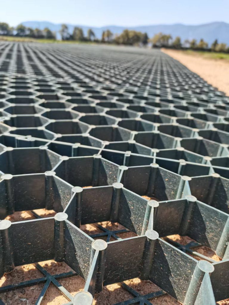 讓綠色與承重兼得：昆明盤德工程材料有限公司為您解析“植草格”的卓越價(jià)值
